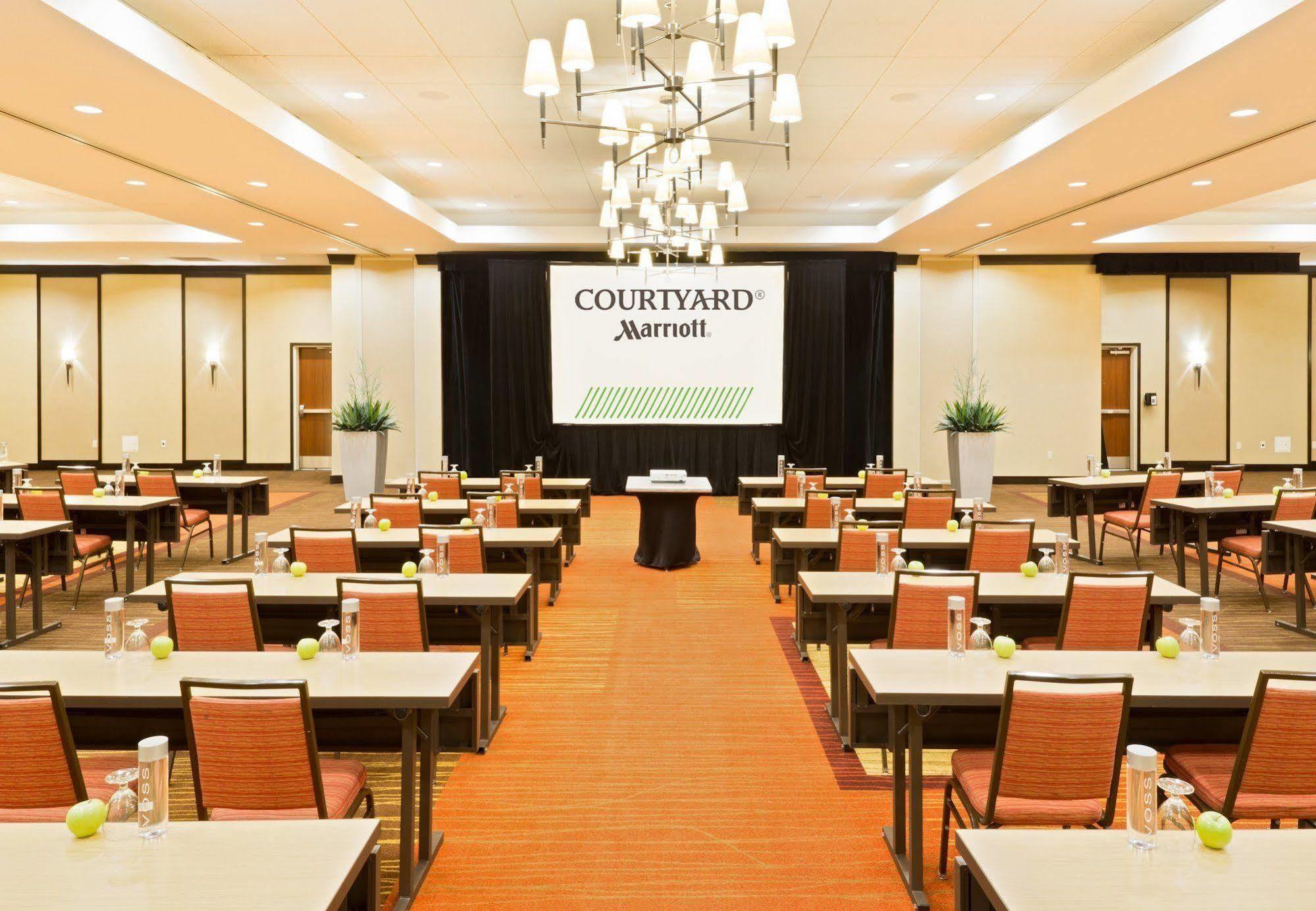 Courtyard Fort Wayne Downtown At Grand Wayne Convention Center Dış mekan fotoğraf