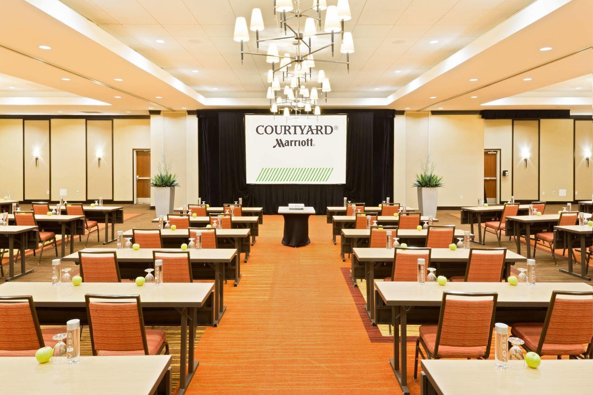 Courtyard Fort Wayne Downtown At Grand Wayne Convention Center Dış mekan fotoğraf