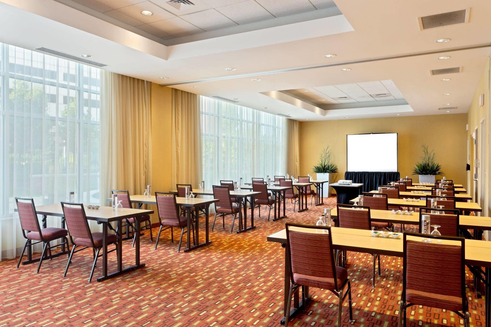 Courtyard Fort Wayne Downtown At Grand Wayne Convention Center Dış mekan fotoğraf